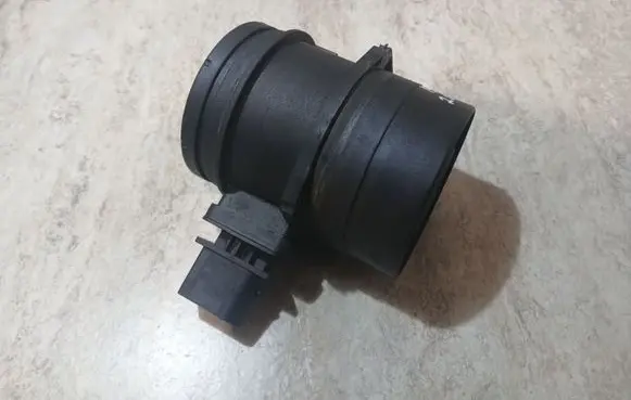 BMW 1 E81 E87 Mass air flow meter 0281002567