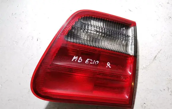 Mercedes-Benz E W210 Tailgate rear/tail lights A2108207664