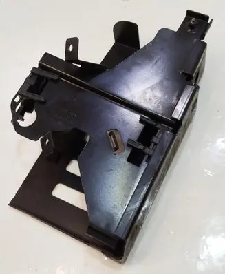 Volkswagen PASSAT B8 Engine control unit holder 