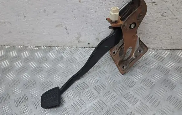Toyota Corolla Verso AR10 Brake pedal 551060F020 471010F010