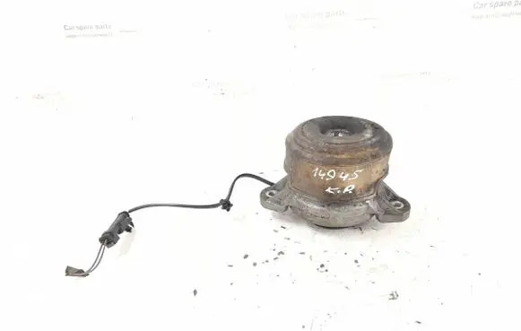 Mercedes-Benz C W204 Engine mount bracket 2042401817 2042403617