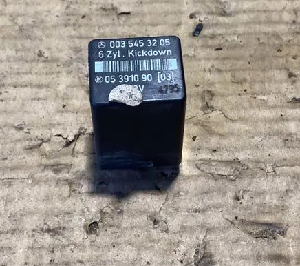 Mercedes-Benz C AMG W202 Fuse module 0035453205 4795 05391090