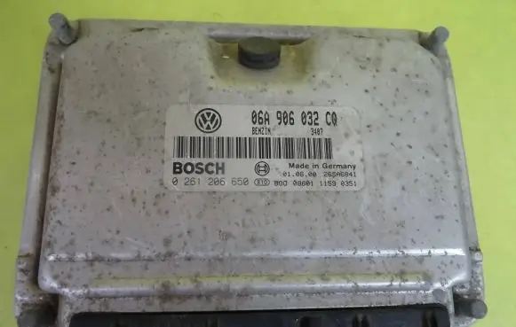 Skoda Octavia Mk1 (1U) Engine control unit/module 0261206650 06A906032CQ