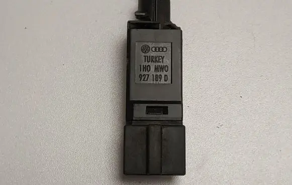 Volkswagen Golf V Brake pedal sensor switch 1H0927189D