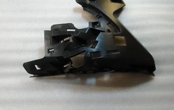 Front bumper mounting bracket