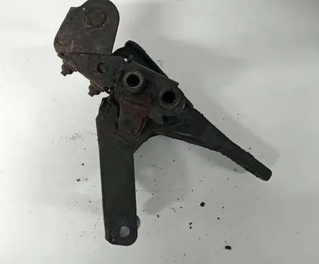 Nissan Almera Tino Engine mounting bracket 