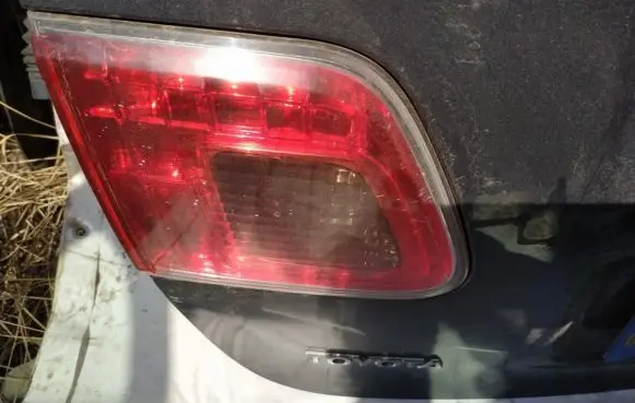 Toyota Avensis T270 Tailgate rear/tail lights