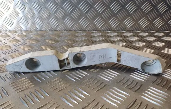 Ford Focus Front bumper mounting bracket 4M5117D958AF
