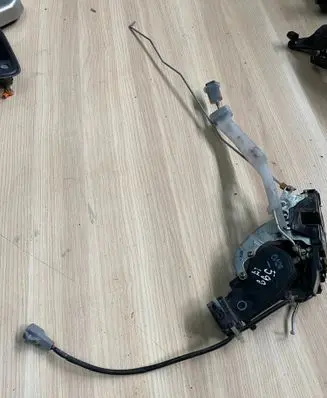 Toyota Land Cruiser (HDJ90) Front door lock
