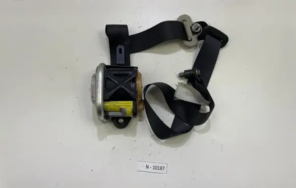 Subaru Impreza III Front seatbelt