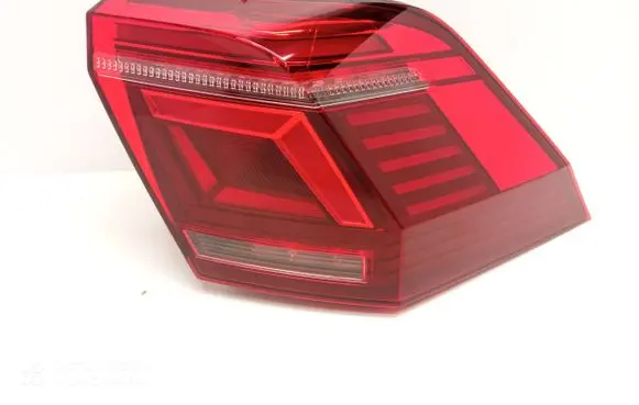 Volkswagen Tiguan Rear/tail lights 5NA945208J C467LZ00 C807976