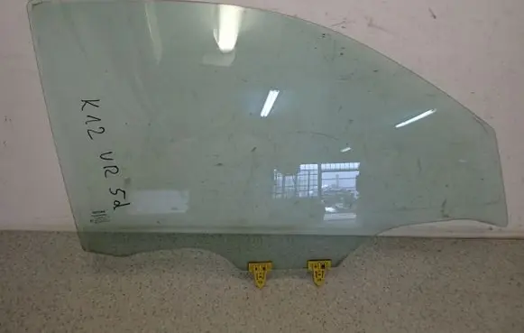 Nissan Micra Sliding door window/glass 