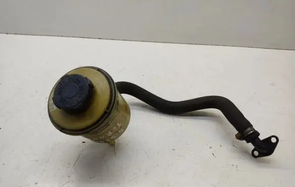 Nissan Terrano Power steering fluid tank/reservoir