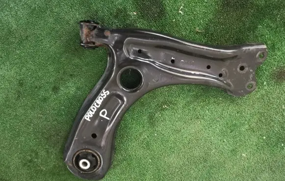 Volkswagen Polo V 6R Front lower control arm/wishbone 6R0407152F