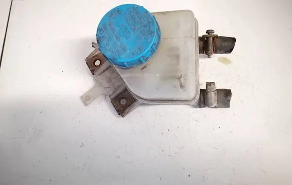 Nissan Almera Tino Brake fluid reservoir 