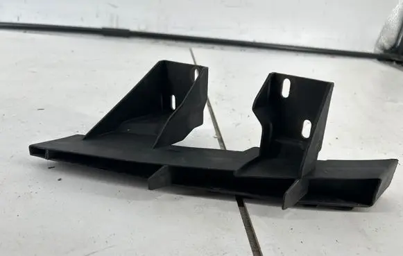 Audi Q7 4L Front bumper mounting bracket 4L0807334