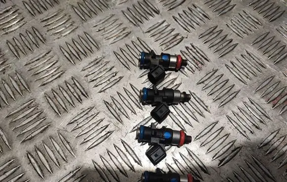 Dodge Challenger Fuel injector 05281900AA