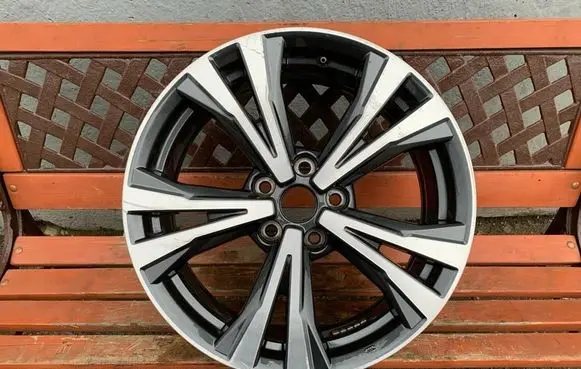 Nissan Qashqai R18 alloy rim 
