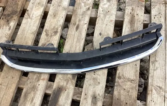 Opel Antara Front bumper upper radiator grill 96433242