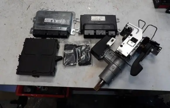 Renault Clio V Engine ECU kit and lock set 237A00157R A3C0996080001 A2C38542500
