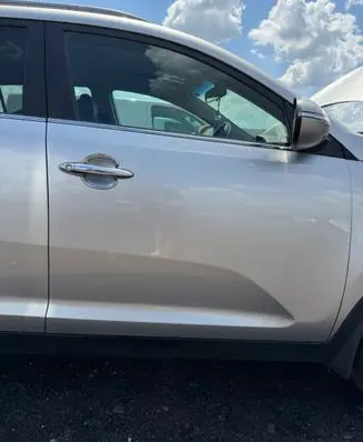 KIA Sportage Front door