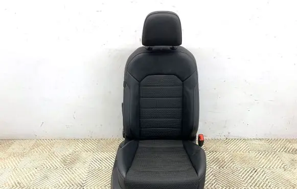 Volkswagen Golf VII Front passenger seat 