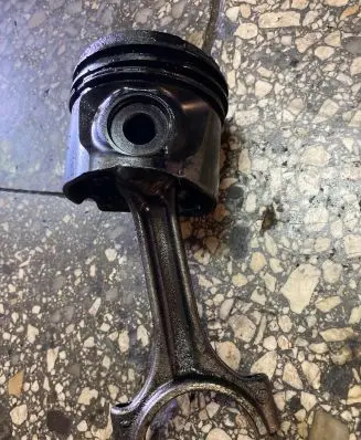 Volvo V70 Piston with connecting rod 81L79