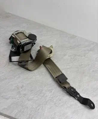 Volvo XC90 Rear seatbelt 607942333 30730629 11052006