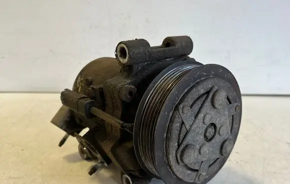Opel Vivaro Air conditioning (A/C) compressor (pump) 9830148880