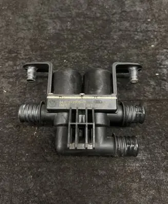BMW 5 E60 E61 Coolant heater control valve 6931708 060102