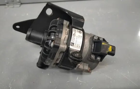 Volkswagen PASSAT B8 Electric auxiliary coolant/water pump 7P0965567 3Q0121599D