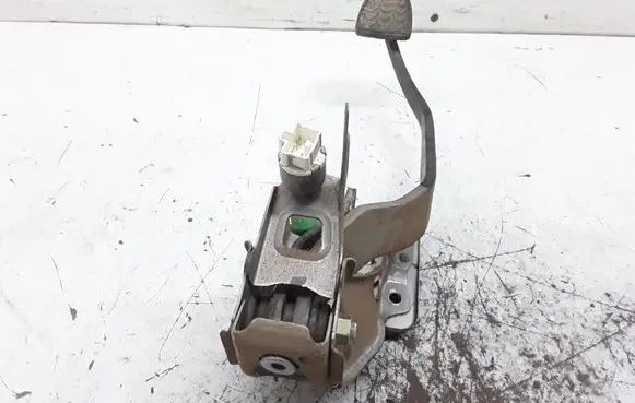Toyota Yaris Verso Brake pedal
