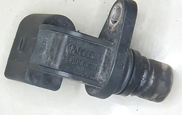 Volkswagen Golf IV Crankshaft speed sensor 06A905161A 0232103019