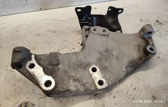 Renault Trafic II (X83) Engine mounting bracket 8200741758