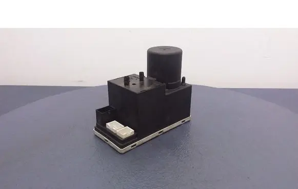 Audi A4 S4 B5 8D Central locking vacuum pump 8D0862257