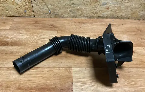 Peugeot Partner Air intake duct part 9675055580