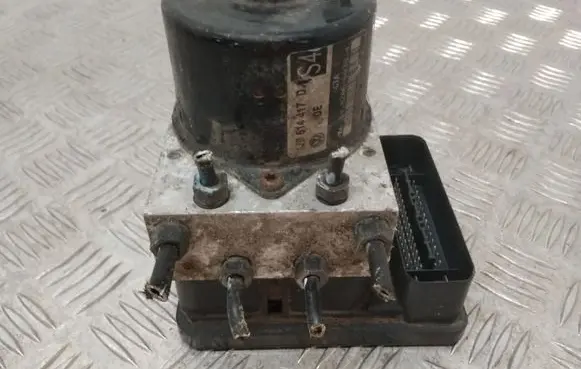 Skoda Octavia Mk1 (1U) ABS Pump 1C0907379K 1J0614417D