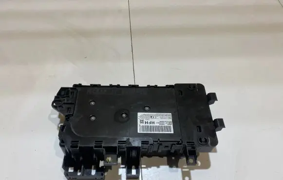 Ford Mustang VI Fuse module JR3T15604