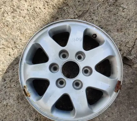 KIA Carnival R12 alloy rim 