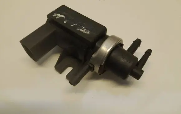 Audi A4 S4 B6 8E 8H Turbo solenoid valve 130906622