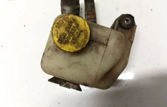 Mazda 323 Power steering fluid tank/reservoir 