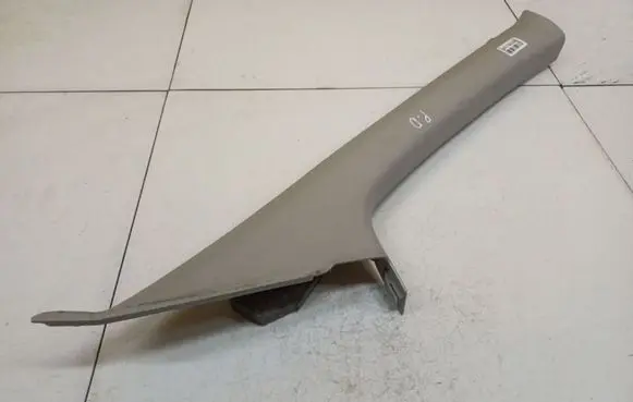 Ford Focus (C) pillar trim 4M51A03198A