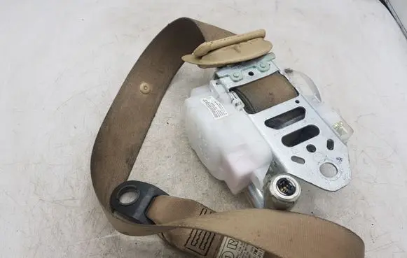 Lexus IS 220D-250-350 Front seatbelt J090331