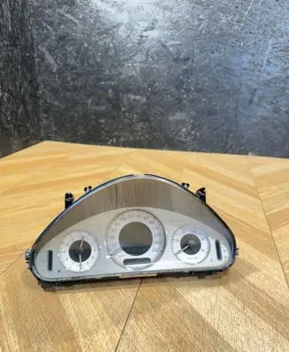 Mercedes-Benz E W211 Speedometer (instrument cluster) A2115408947 110080284038 016207
