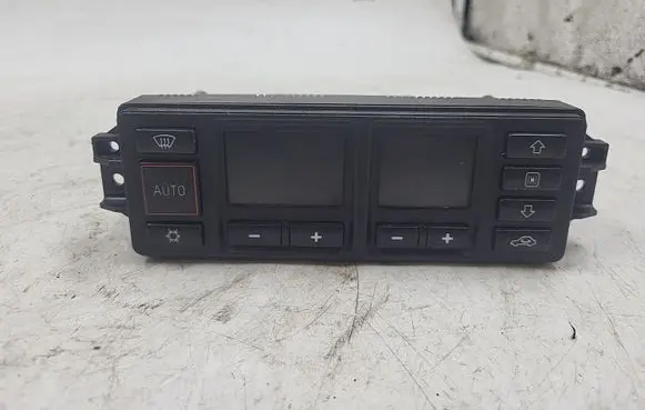 Audi A4 S4 B5 8D Climate control unit 8L0820043