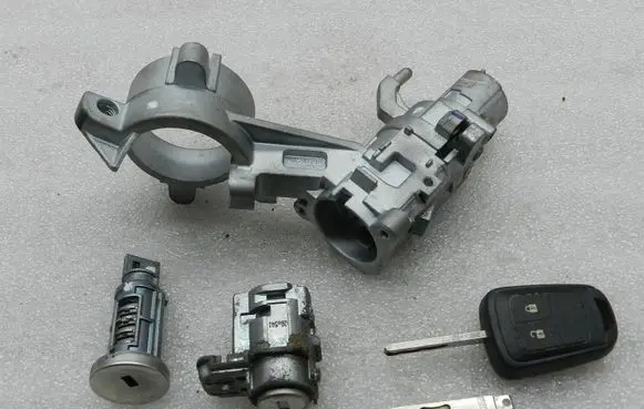 Opel Zafira C Ignition lock 4121694 13279296