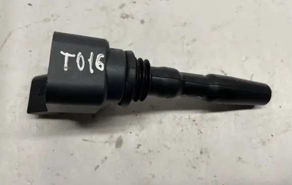 Volkswagen Jetta VII High voltage ignition coil 04E905110M