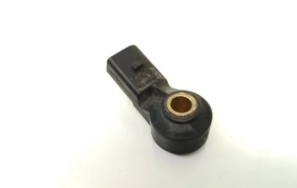 Volkswagen Golf V Detonation knock sensor 030905377C 0261231146