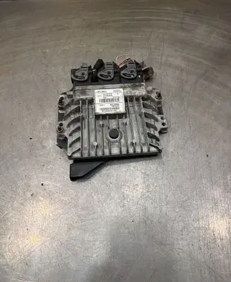 Renault Megane III Engine control unit/module 237100121R 237100425R R0413B006E