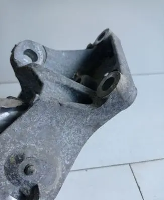 Chrysler Town & Country V Engine mounting bracket 04721570AB